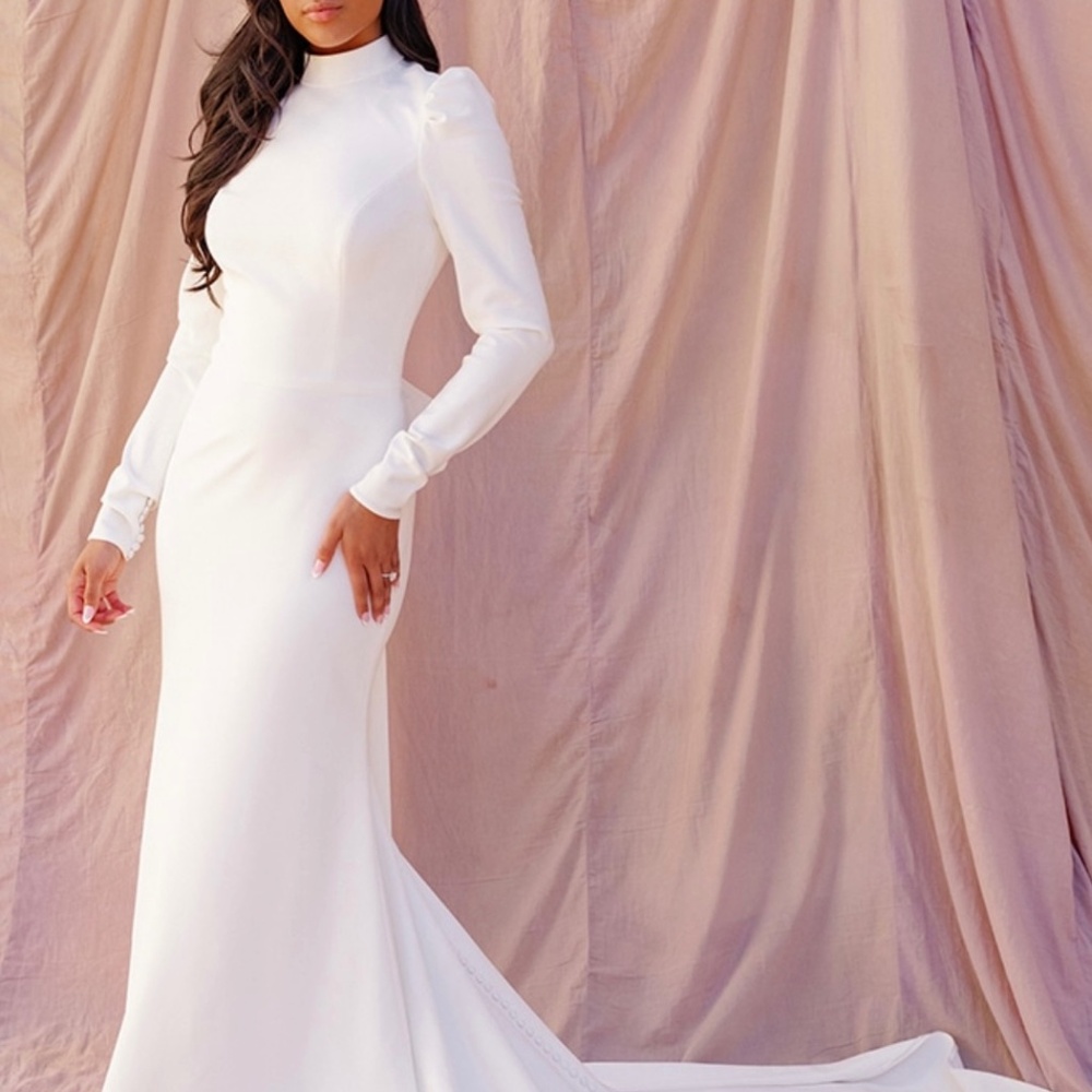 Louvienne Jett Wedding Dress - Size 18
